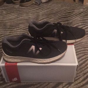 Retro tennis shoes black, Cream and gold